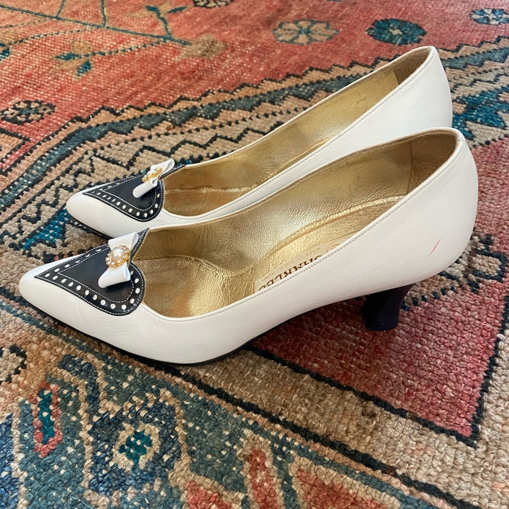 Vintage Charles C & C Pumps - Size 10